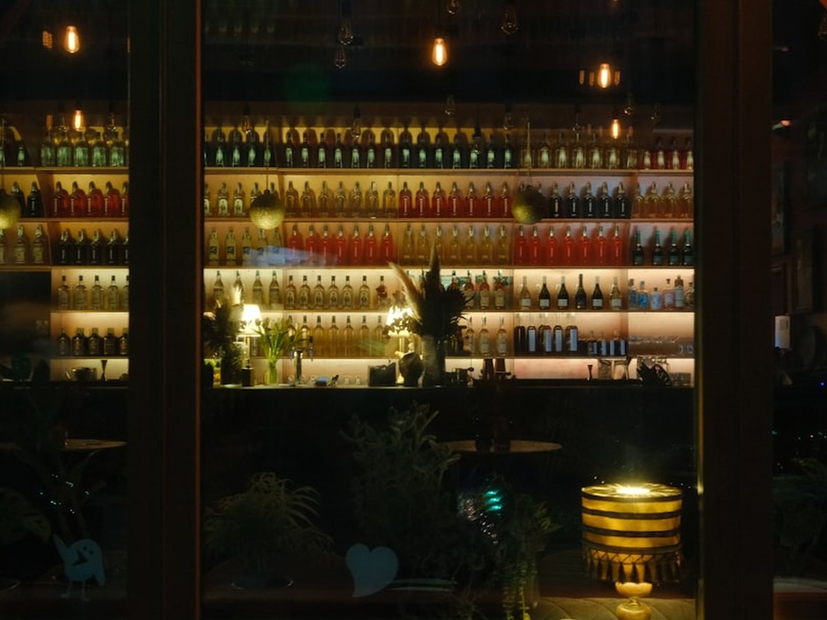 Bobs Cove Lounge bar at night